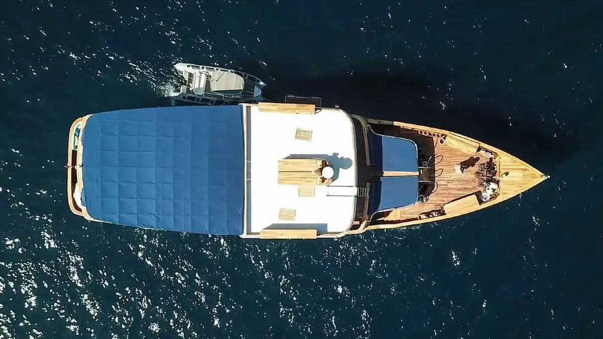 Vessel seen from directly above on blue water