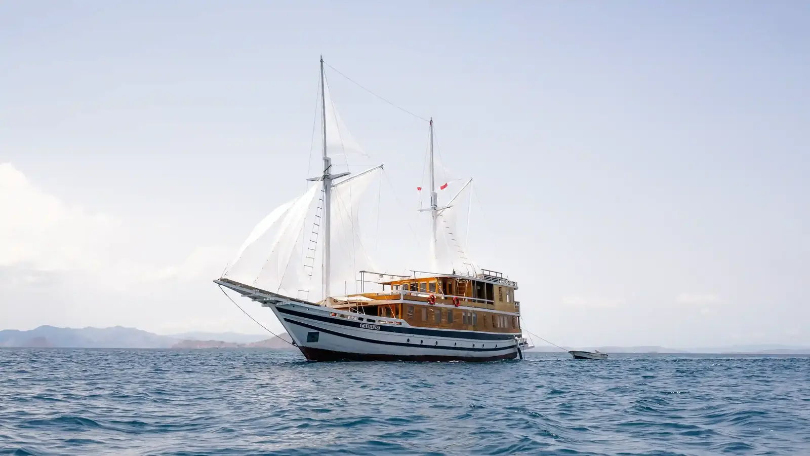 Packing list, luggage and seasickness for Komodo boats