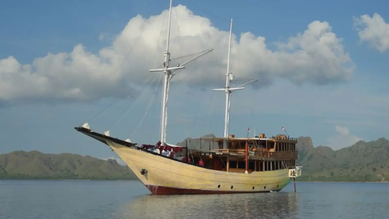 Visiting Padar Island, Rinca and Komodo dragons